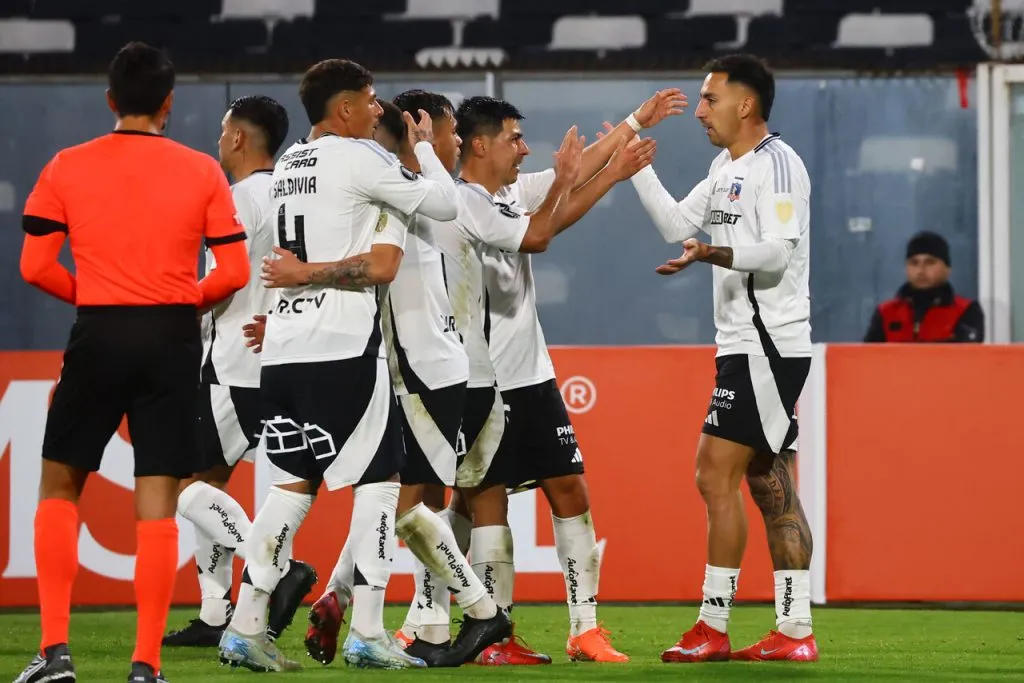 Colo Colo hizo un buen primer tiempo ante Bucaramanga (Photosport).