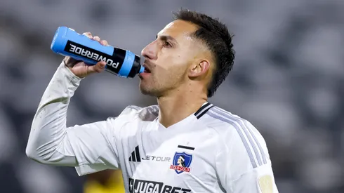 Javier Correa se lanzó con todo tras el triunfo albo y Danilo Díaz no lo perdonó (Foto: Pepe Alvujar/Photosport)