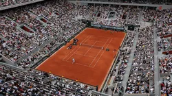 Dos jugadores defienden al público de Roland Garros. (Foto: Getty)
