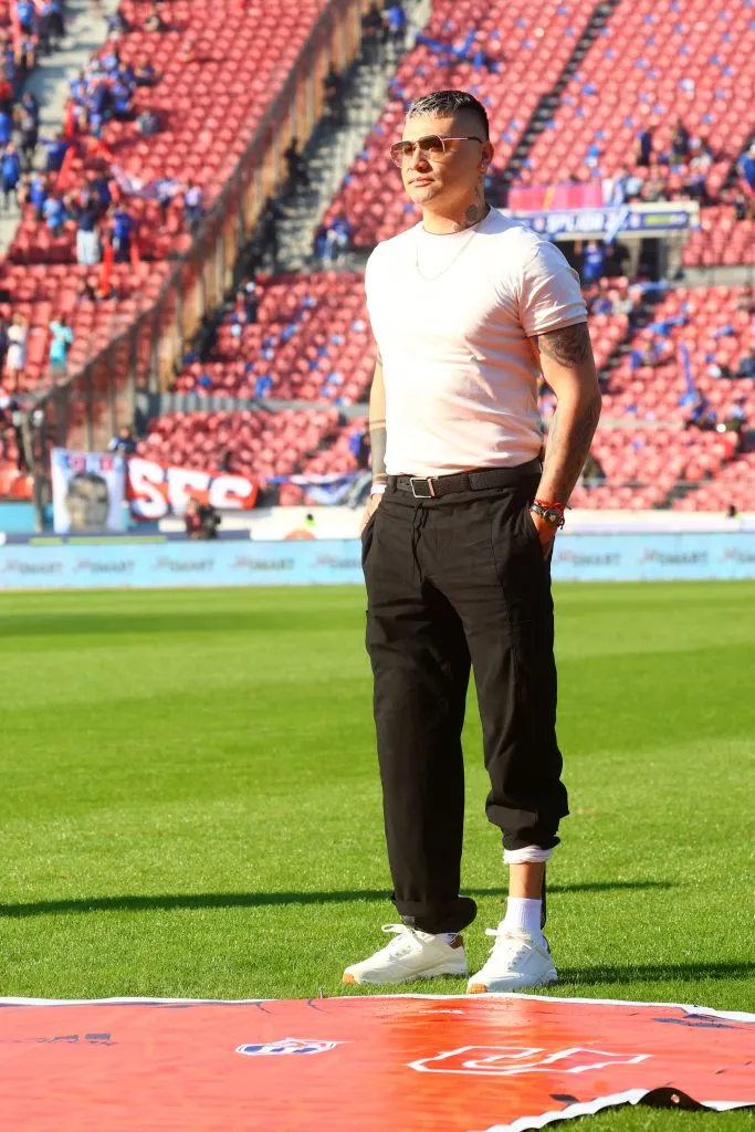 Cristóbal Campos recibió el cariño de los hinchas de Universidad de Chile en el Estadio Nacional. (Foto: Photosport)