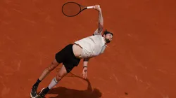 Alexander Bublik hace de las suyas en Roland Garros (Getty Images).