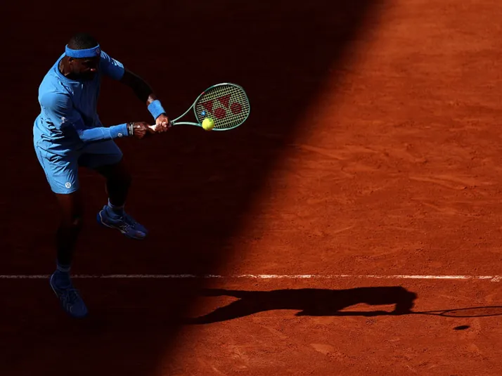 Dormía en mesas plegables, mientras su papá trabajaba de noche: ahora hace historia en Roland Garros