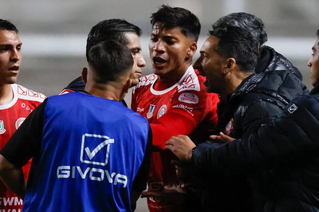 Un polémico triunfo fue el que obtuvo Colo Colo | Foto: Photosport