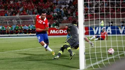 Esteban Paredes fue figura frente a Uruguay en ese duelo eliminatorio (Photosport).