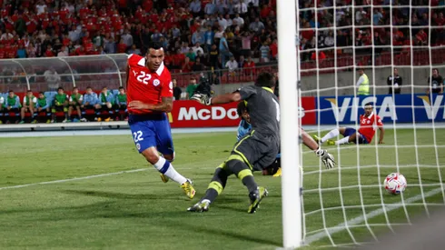 Esteban Paredes fue figura frente a Uruguay en ese duelo eliminatorio (Photosport).