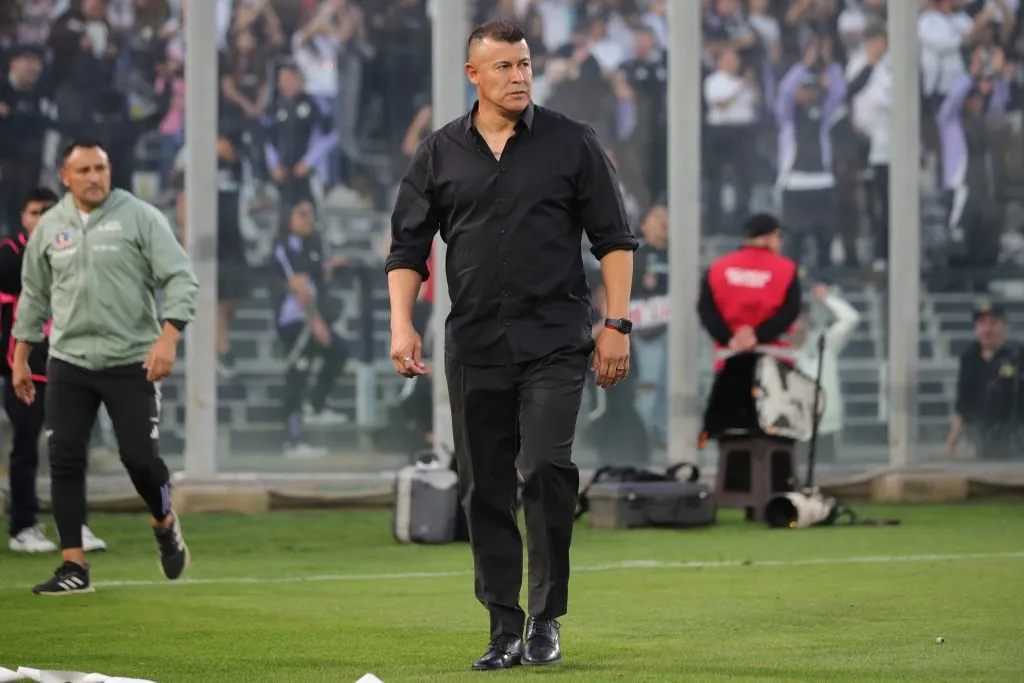 Jorge Almirón podría ser sancionado por lo ocurrido en la conferencia de prensa tras el partido de Colo Colo ante la Unión Española en el estadio Monumental. (Foto: Photosport)