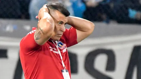 Un ex Colo Colo exige la salida inmediata de Jorge Almirón.