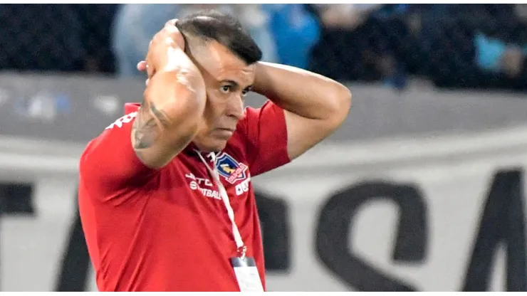 Un ex Colo Colo exige la salida inmediata de Jorge Almirón.