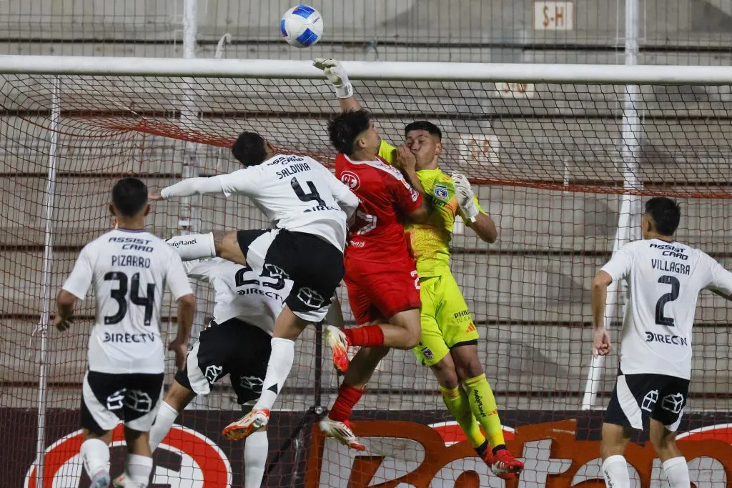 Esta es la jugada protagonizada por Brayan Cortés que reclamaban en Unión La Calera. (Foto: Andrés Piña/Photosport)