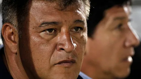 Claudio Borghi considera que no es el momento para jugarsela con jugador en la Roja. (Foto: Photosport)