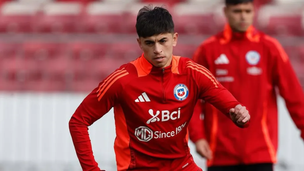 Maximiliano Guerrero ni siquiera entraría en la banca de suplentes de La Roja. Atención, Universidad de Chile.