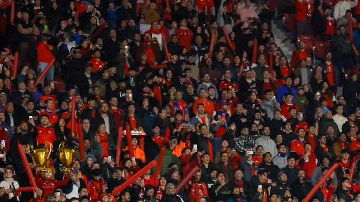 Los hinchas de la Roja pifiaron a referente de Argentina. (Foto: Getty)