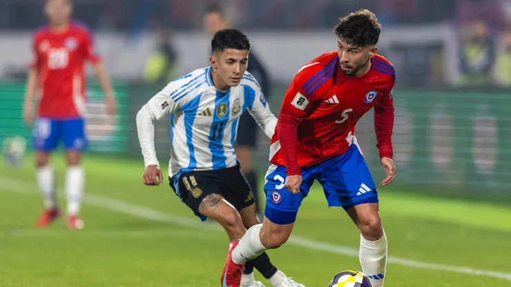 Felipe Loyola jugó de lateral y mediocampista ante Argentina. (Foto: Photosport)