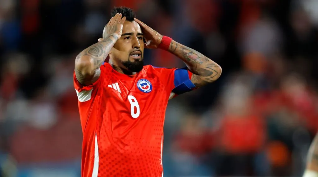 Arturo Vidal dejó el once titular de La Roja por suspensión.
