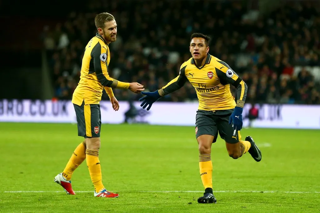 Aaron Ramsey junto a Alexis Sánchez en el Arsenal de Inglaterra | FOTO: Jordan Mansfield/Getty Images)