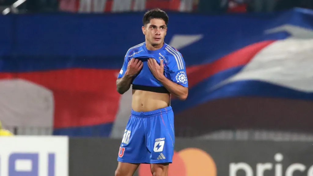 Gonzalo Montes fue duramente criticado por los hinchas de Universidad de Chile.