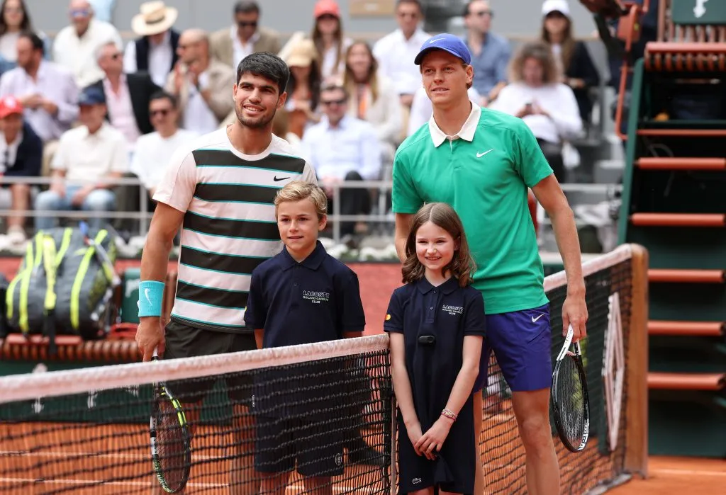 Carlos Alcaraz y Jannik Sinner brindan una espectacular final. (Foto: Getty)