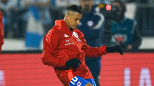 Hinchas apuntaron a Alexis Sánchez.