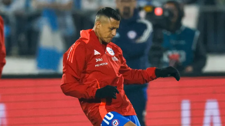 Hinchas apuntaron a Alexis Sánchez.