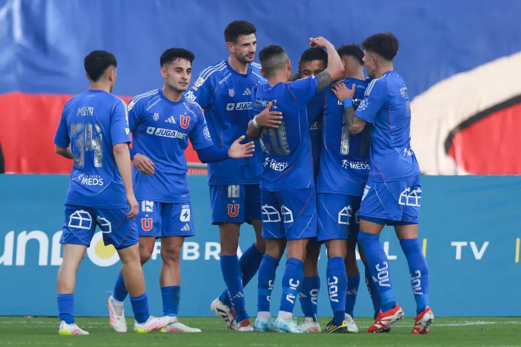 La U va con todo contra Curicó | Foto: Photosport