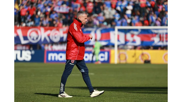 José Pepe Ormazábal encara a Gustavo Álvarez.