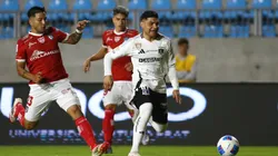Deportes Iquique no está jugando de celeste ante Colo Colo (Photosport).