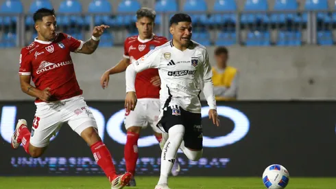 Deportes Iquique no está jugando de celeste ante Colo Colo (Photosport).