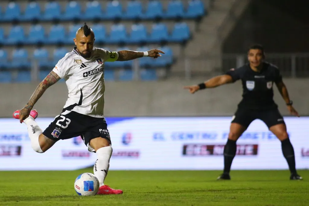 Arturo Vidal no la paso para nada bien en el partido entre Colo Colo y Deportes Iquique.