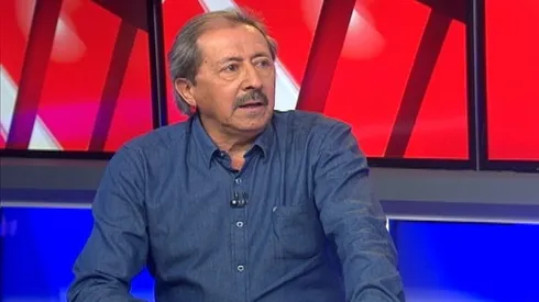 Pollo Véliz remató a Arturo Vidal.