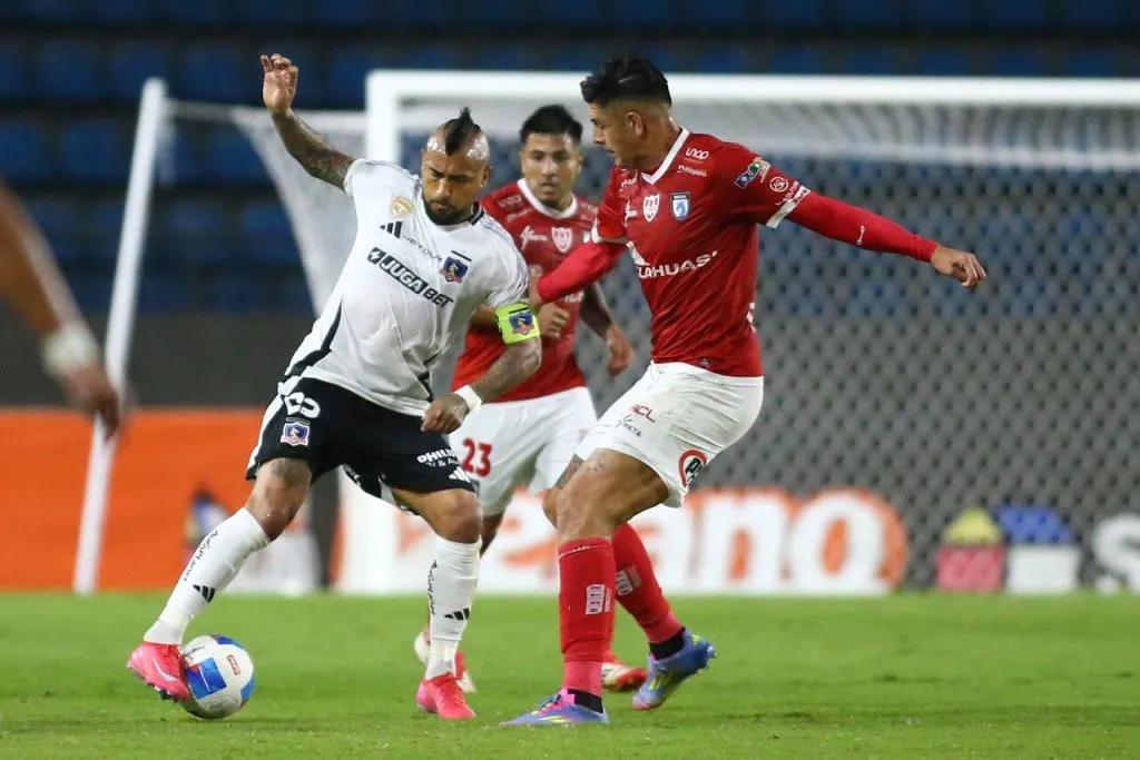Pollo Véliz no soporta a Arturo Vidal. | Foto: Photosport