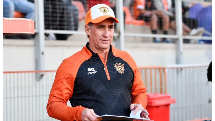 Bravo deberá mover las piezas para enfrentarse a los Caturros.