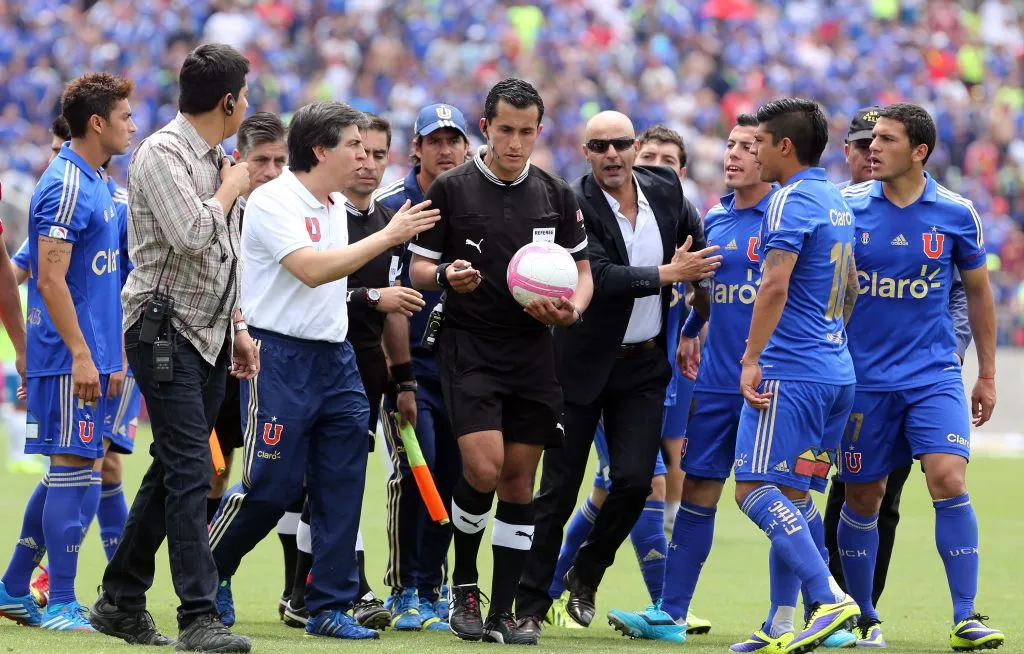 En más de alguna oportunidad, Osses fue criticado por ciertas decisiones | FOTO: Martin Thomas/Photosport