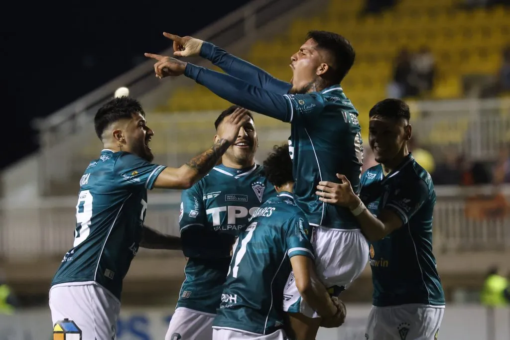 Santiago Wanderers derrotó 5-1 a Cobreloa por la Primera B.