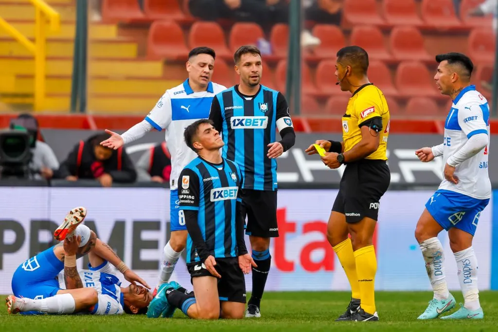 Huachipato cayó ante la UC y sigue sin levantar cabeza (Photosport).
