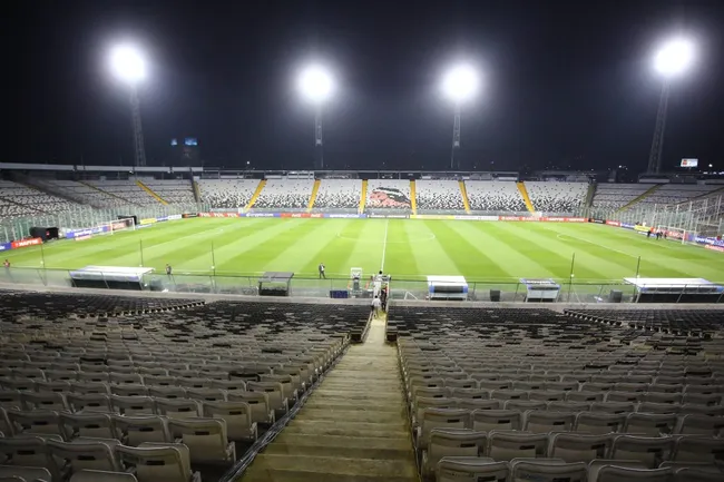 En Colo Colo se prepcuparon por el cuidado de la cancha del Monumental. (Foto: Jonnathan Oyarzún/Photosport)