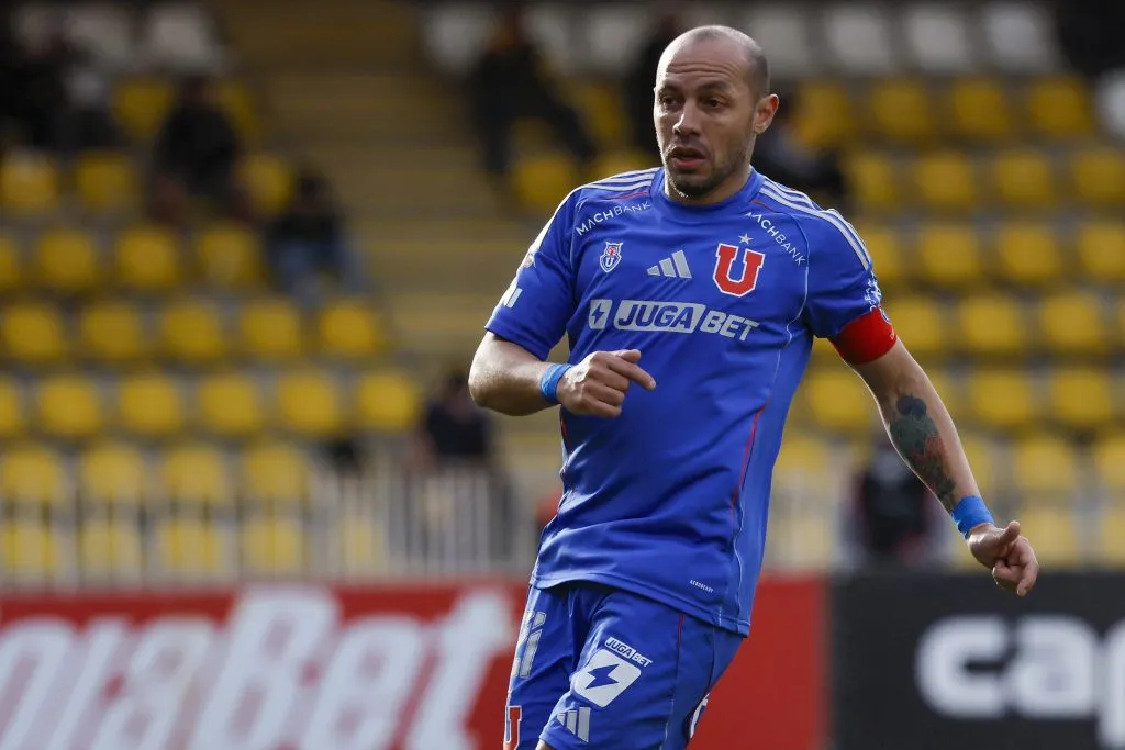 Marcelo Díaz salió de la titularidad de Universidad de Chile para el Superclásico contra Colo Colo.