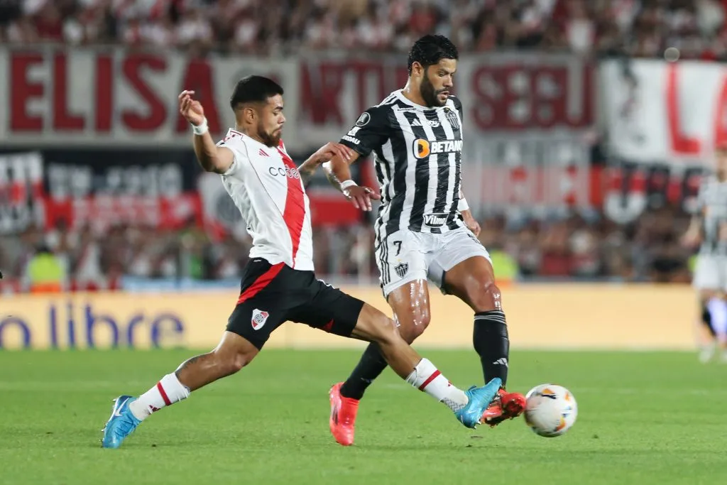 Paulo Díaz esperara su momento desde el banco de suplentes | FOTO: Daniel Jayo/Getty Images)