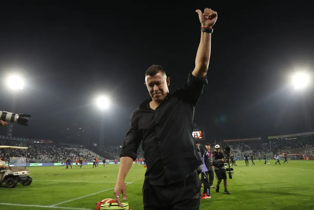 Jorge Almirón está siendo evaluado en Colo Colo. (Foto: Felipe Zanca/Photosport)