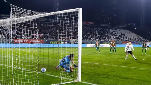Lucas Cepeda convirtió desde el punto penal en la goleada de Colo Colo ante Cobresal.