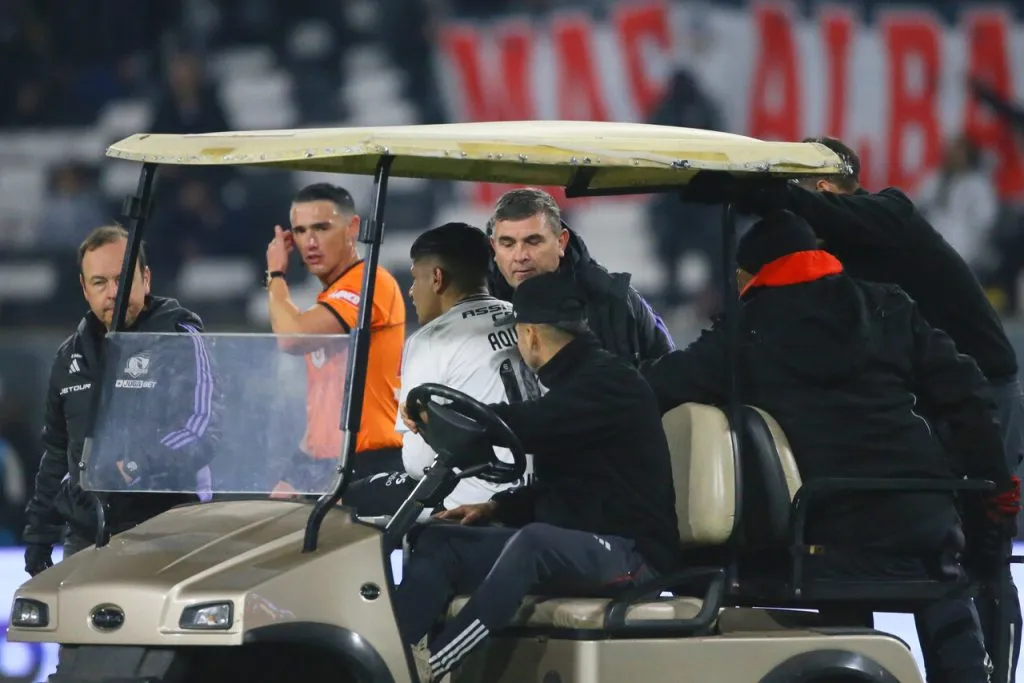 Aquino salió con molestias de la cancha. | Foto: Photosport