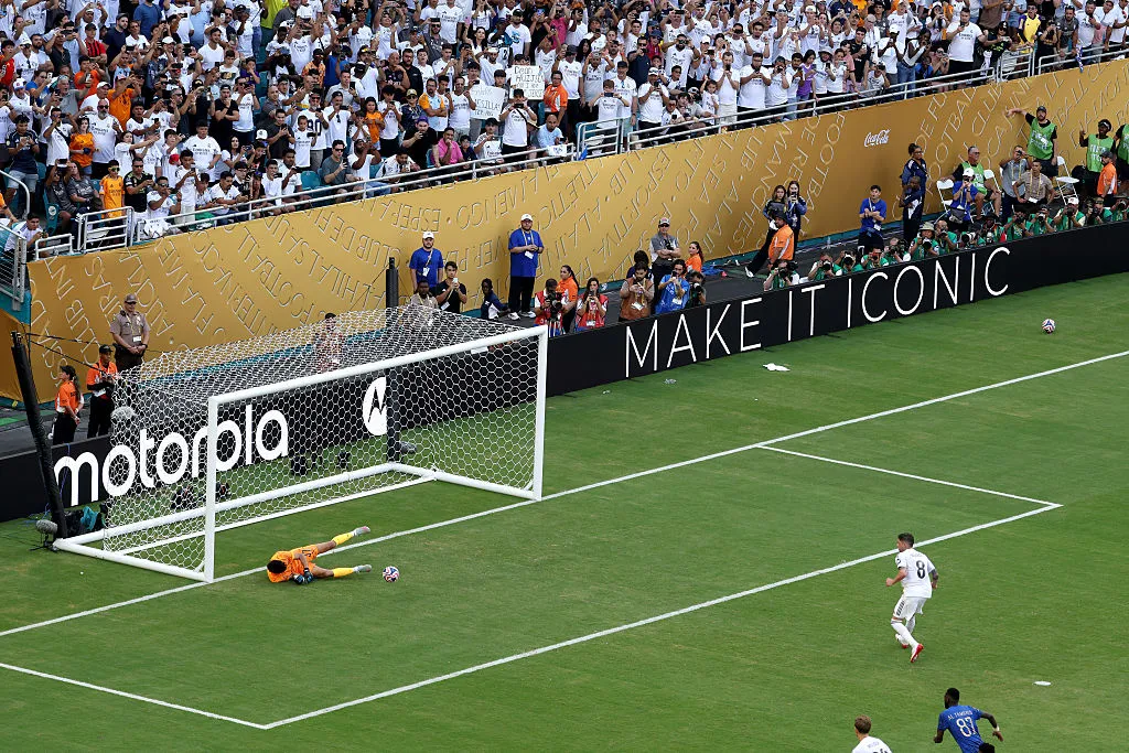Bono le contuvo un penal a Federico Valverde (Getty Images).