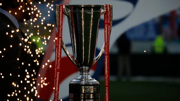 El trofeo de la Liga de Primera (Photosport).