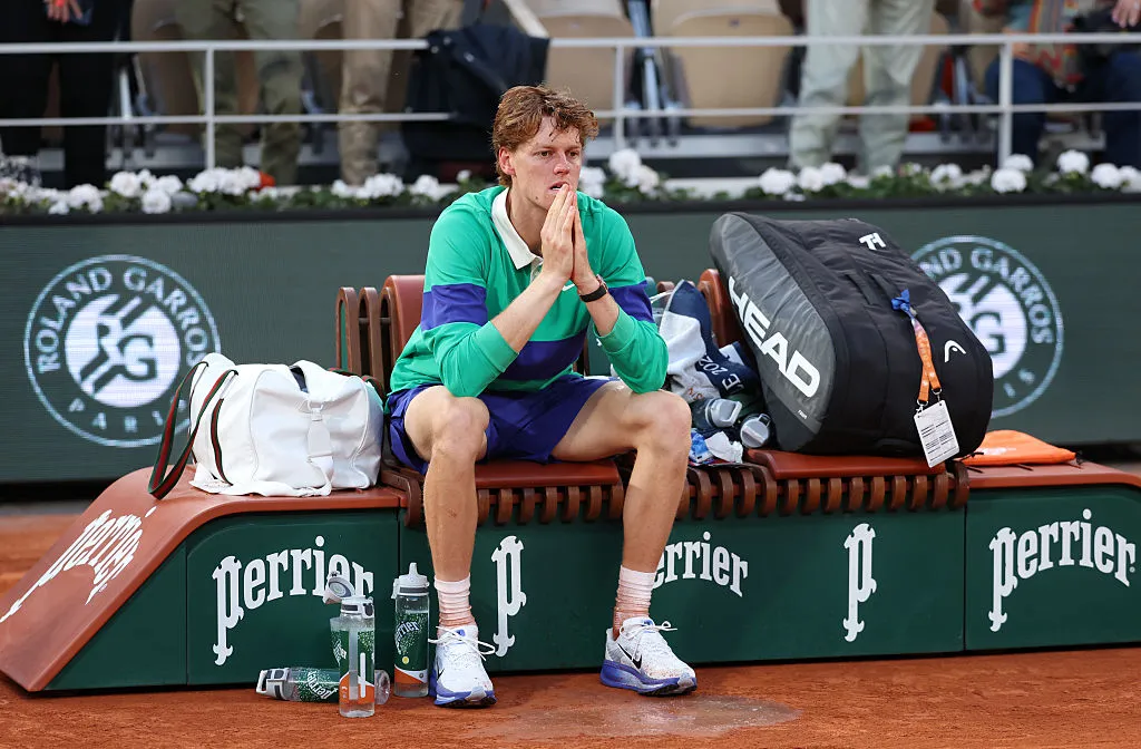 Jannik Sinner confesó haber pensado muchas veces en el retiro temprano del tenis (Photo by Clive Brunskill/Getty Images)
