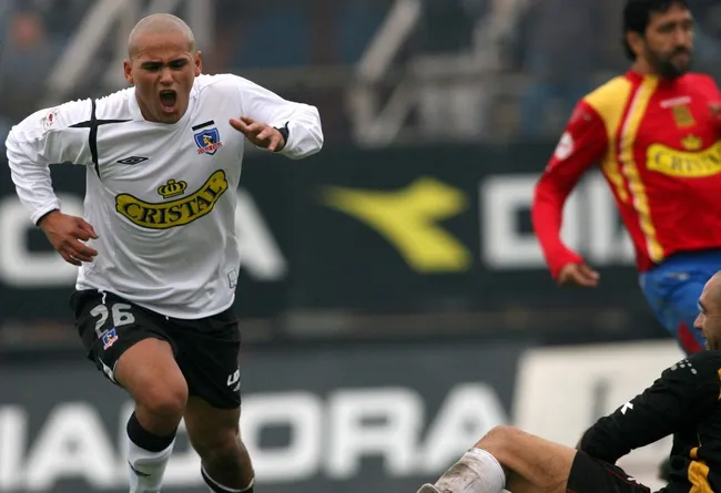 Humberto Suazo marcó un doblete ante Unión Española en un partido que inició como suplente. (Foto: Photosport)