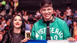 La Jaula Bahamondes recibe la bendición de parte de Stephanie Vaquer.