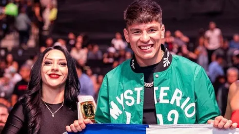 La Jaula Bahamondes recibe la bendición de parte de Stephanie Vaquer.