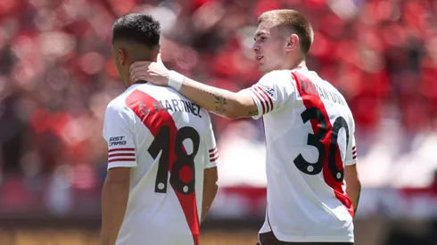 Mastantuono y Pity Martínez festejan para River.