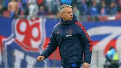 Hevia le habla a Gustavo Álvarez.