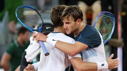 Casper Ruud, de espalda, tras vencer a Jack Draper en la final del Masters 1000 de Madrid (Getty Images).
