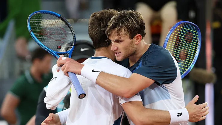 Casper Ruud, de espalda, tras vencer a Jack Draper en la final del Masters 1000 de Madrid (Getty Images).